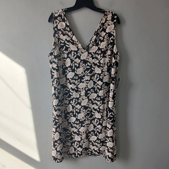 Express Dresses & Skirts - Express Women's Size Large Shift Slip Dress V-neck Sleeveless Floral NWT $70.00!